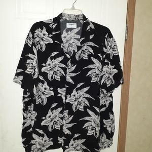 Old Navy short sleeved button down Hawaiian shirt